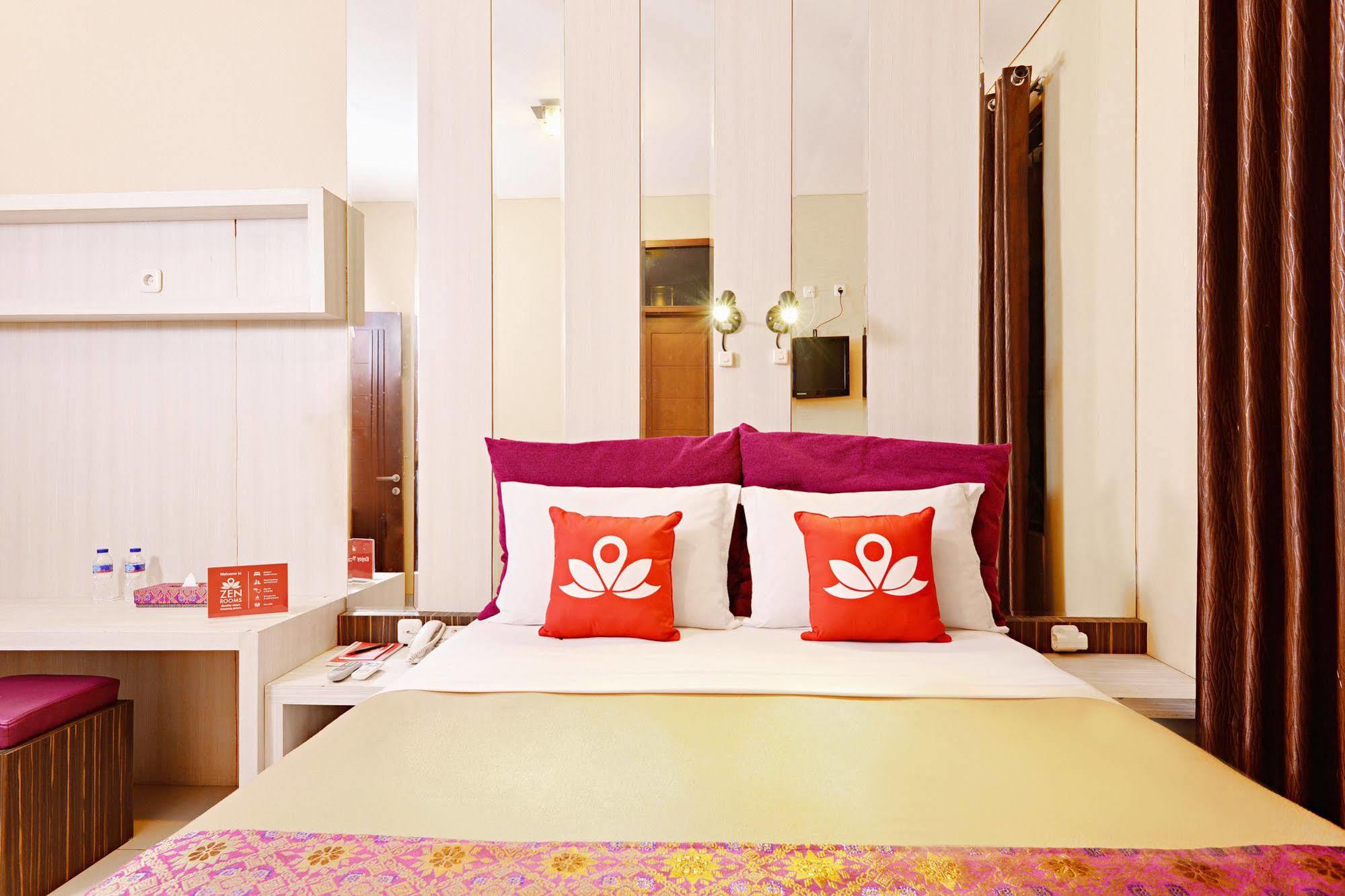 Zen Rooms Riau Natuna Bandung Exterior photo