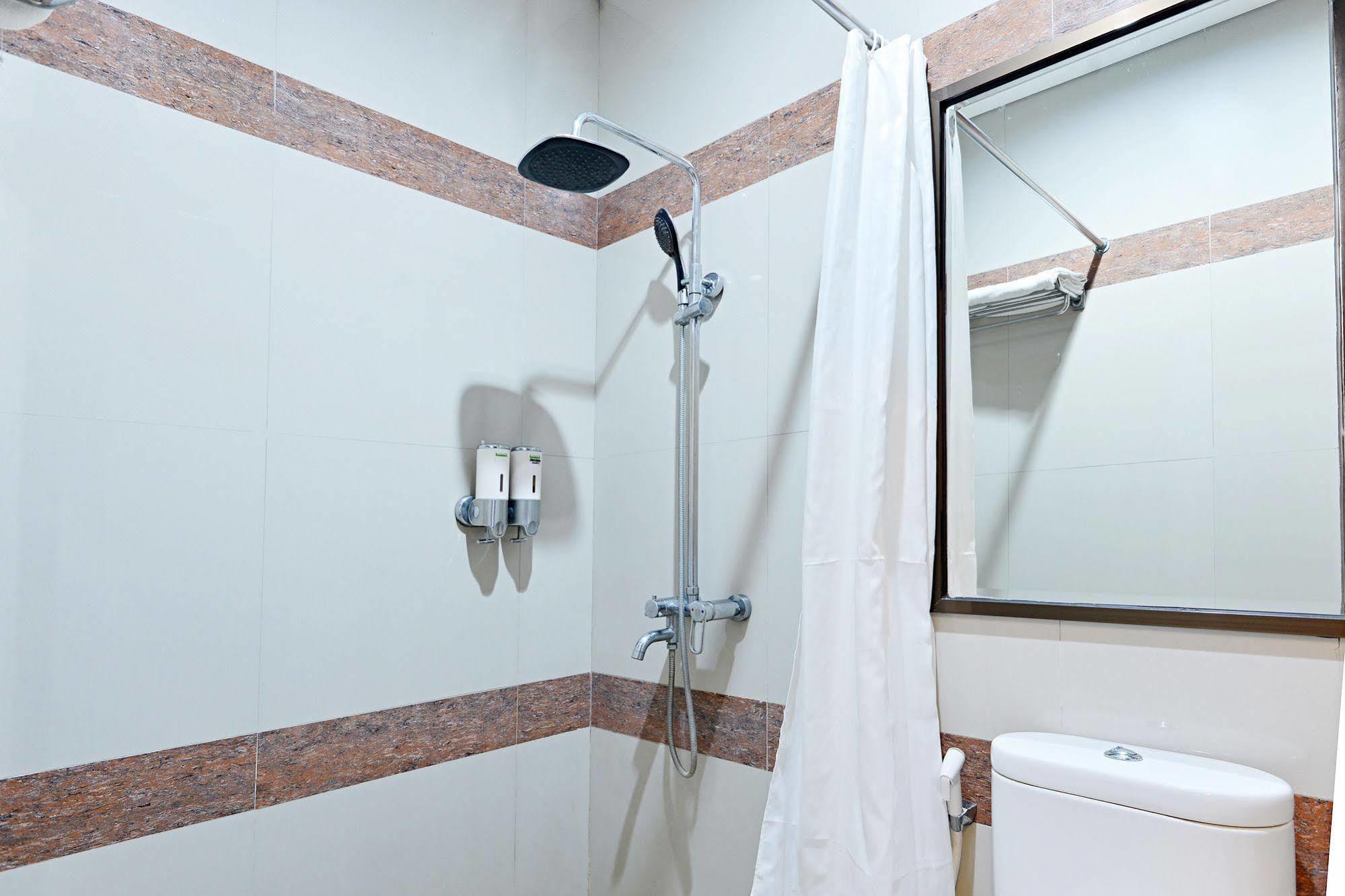 Zen Rooms Riau Natuna Bandung Exterior photo