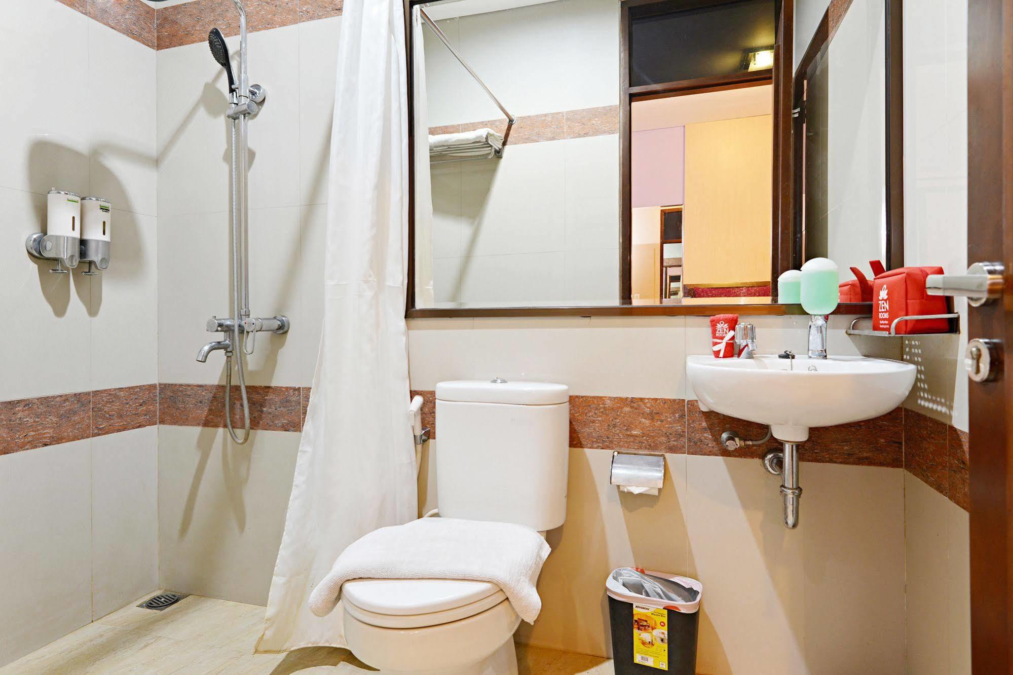 Zen Rooms Riau Natuna Bandung Exterior photo