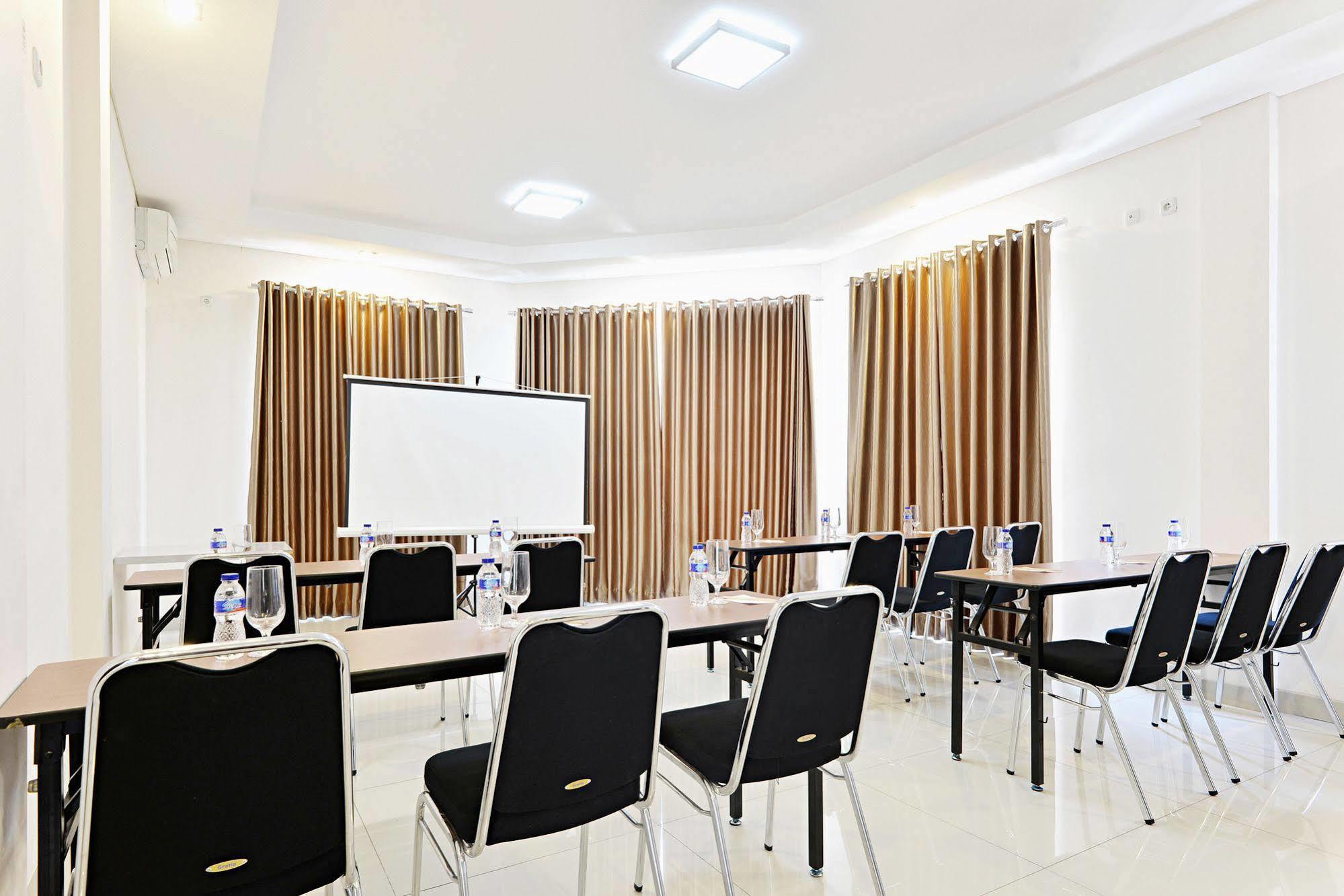Zen Rooms Riau Natuna Bandung Exterior photo