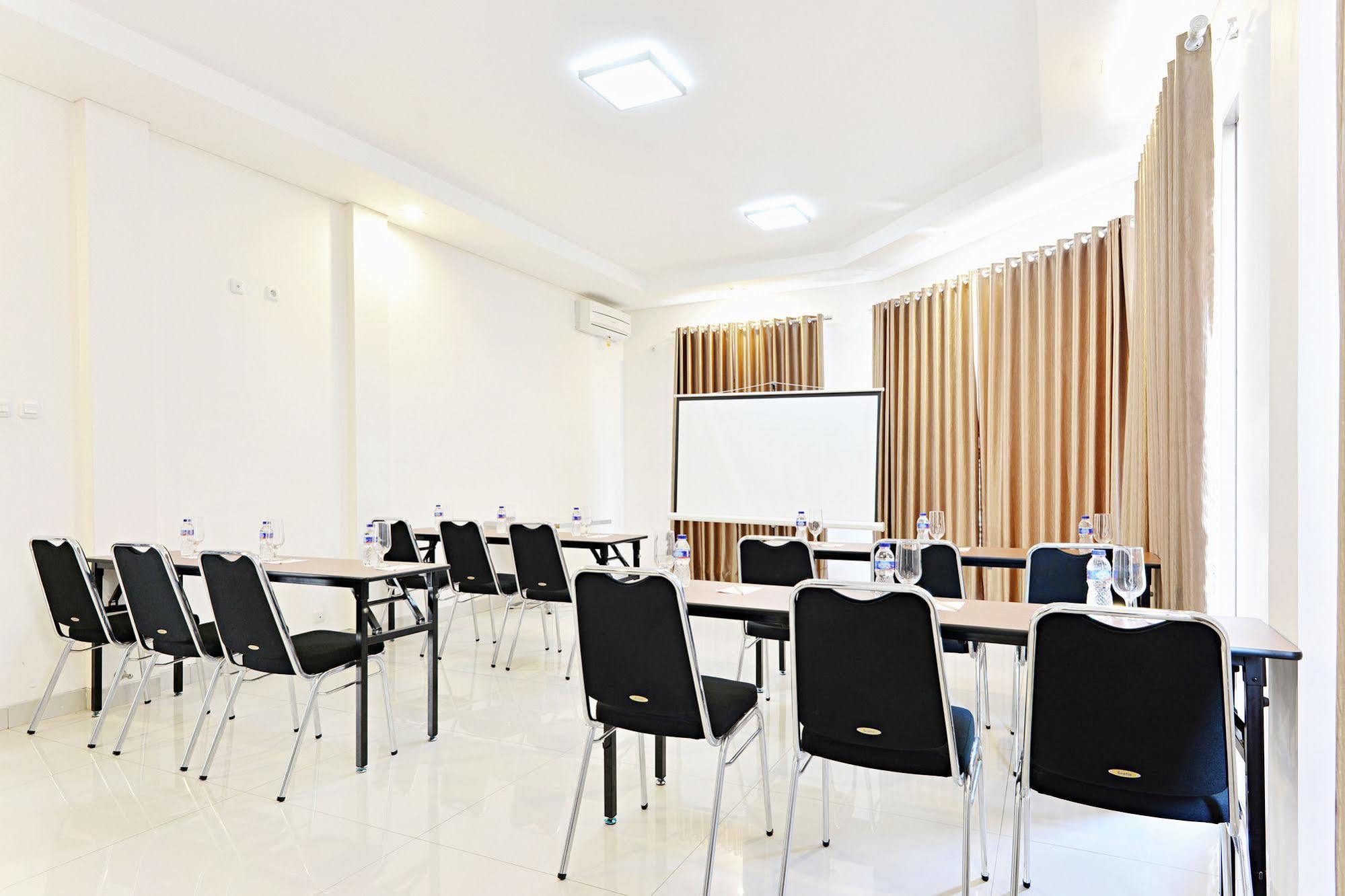 Zen Rooms Riau Natuna Bandung Exterior photo