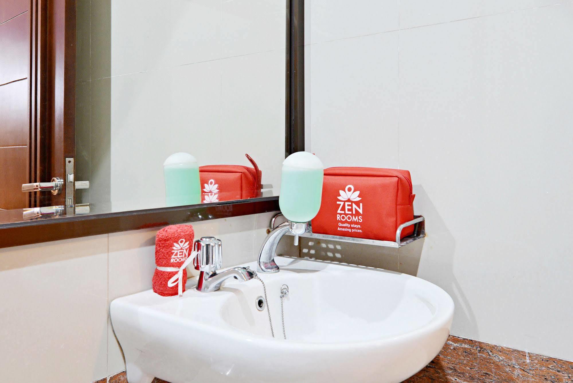 Zen Rooms Riau Natuna Bandung Exterior photo